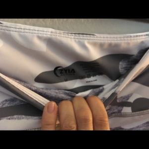 Zyia light ‘n tight leggings